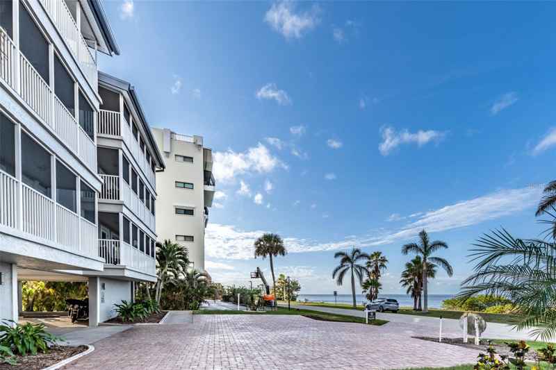 1477 PARK BEACH CIR #11