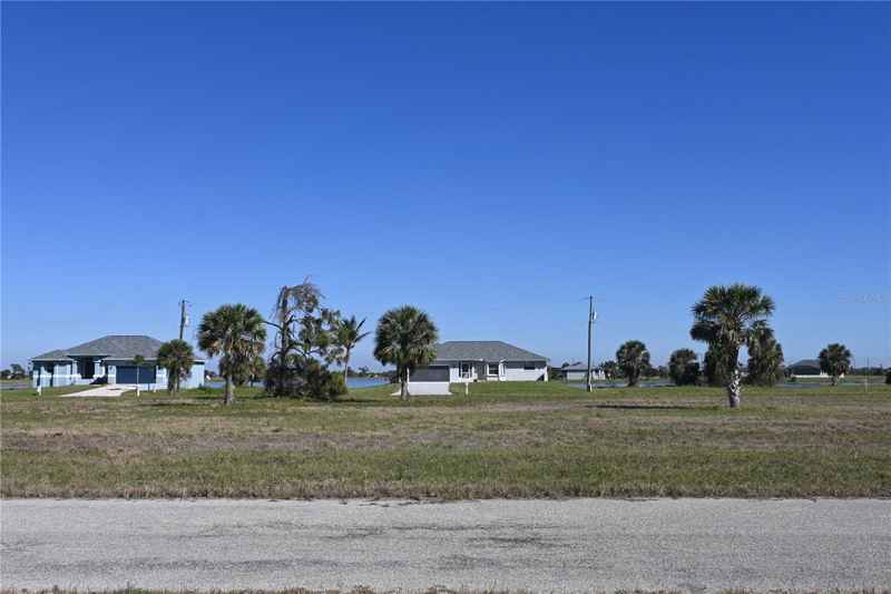 10 MEADOWLARK LN