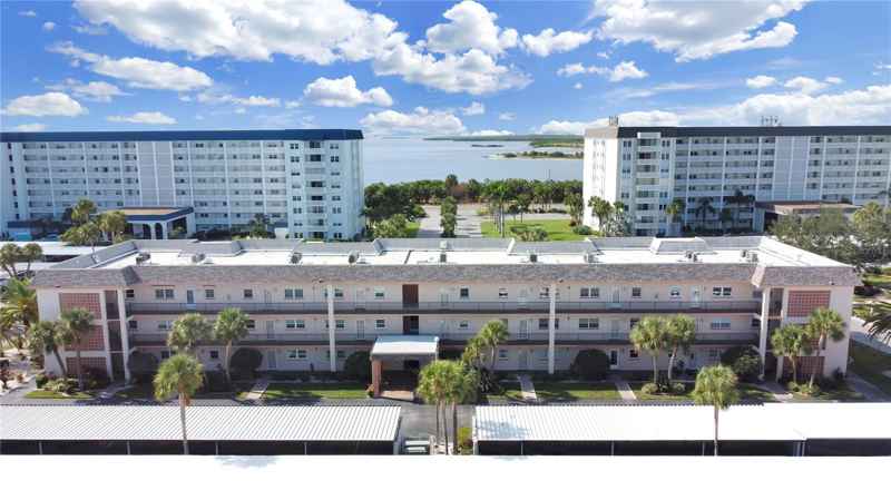 8 GLENCOE PL #208