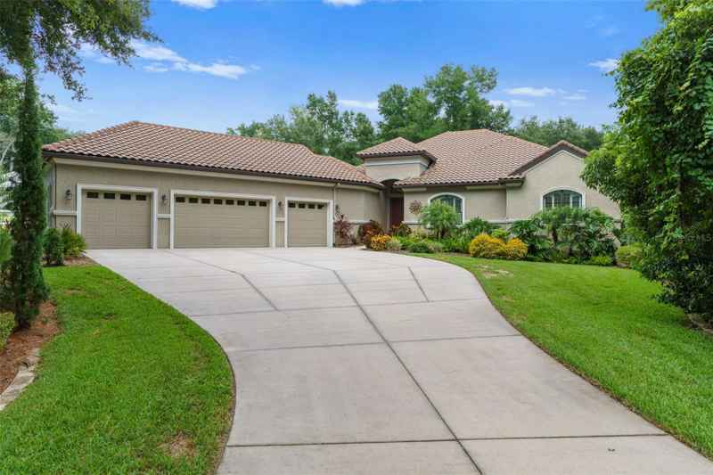 2321 N HICKORY GLEN PT